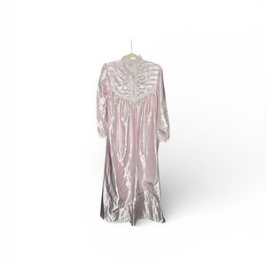 Pale Pink Vintage Satin Long-Sleeve Nightgown with Lace Yoke
